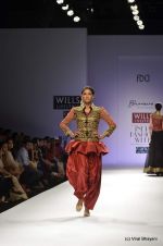 Model walk the ramp for Bhanuni by Jyoti Sharma Show at Wills Lifestyle India Fashion Week 2012 day 3 on 8th Oct 2012 (98).JPG